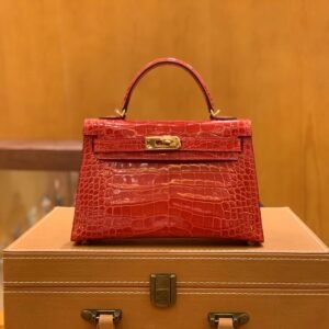 Mini Turnlock Flap Bag 19cm – Alligator, Braise