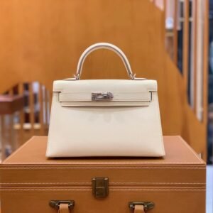 Mini Turnlock Flap Bag 19cm – Epsom, Creamy White, Silver Hardware