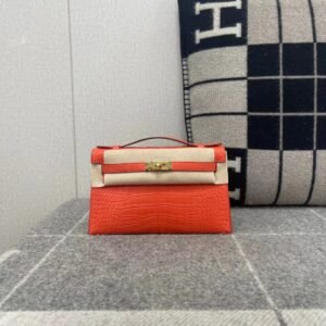 Turnlock Pochette 22cm – Matte Alligator Crocodile, Orange Poppy, Gold Hardware