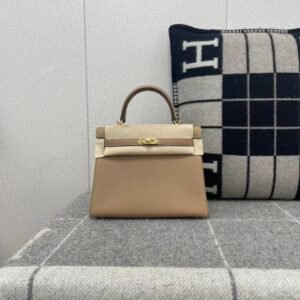 Turnlock Flap Bag 25cm – Togo, Chai, Gold Hardware