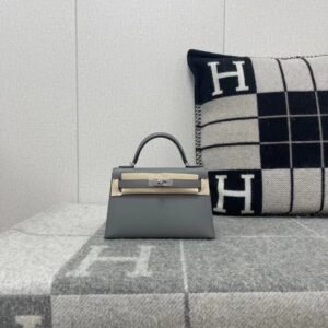 Mini Turnlock Flap Bag 19cm – Epsom, Gris Meyer, Silver Hardware