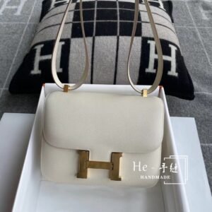 Buckle Flap Bag 24cm – Epsom, Craie, Gold Hardware