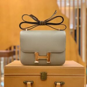 Buckle Flap Bag 18cm – Epsom, Griss Asphalte, Gold Hardware