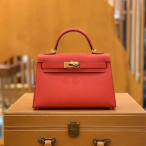 Mini Turnlock Flap Bag 19cm – Epsom, Bright Red, Gold Hardware