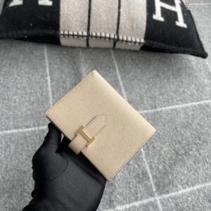 Slim Buckle Wallet – Epsom, Gris Trench, Gold Hardware