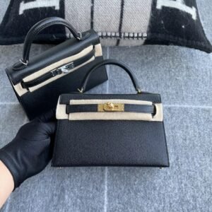 Mini Turnlock Flap Bag 19cm – Chevre, Noir, Gold Hardware