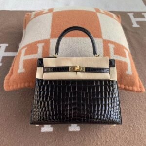 Turnlock Flap Bag Sellier 25cm – Shiny Niloticus, Noir, Gold Hardware