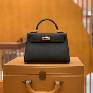 Mini Turnlock Flap Bag 19cm – Epsom, Classic Black, Gold Hardware