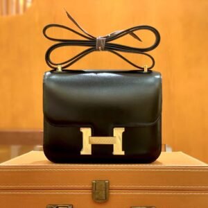 Buckle Flap Bag 24cm – Box, Noir, Gold Hardware
