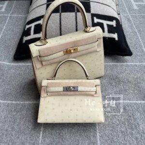 Mini Turnlock Flap Bag 19cm – Ostrich, Parchemin, Silver Hardware