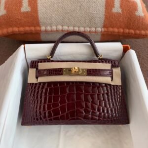 Mini Turnlock Flap Bag 19cm – Shiny Alligator, Bordeaux, Gold Hardware