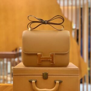 Buckle Flap Bag 24cm – Epsom, Golden Brown, Gold Hardware