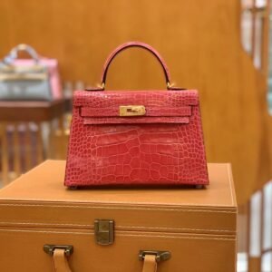 Mini Turnlock Flap Bag 19cm – Alligator, Rose Extreme