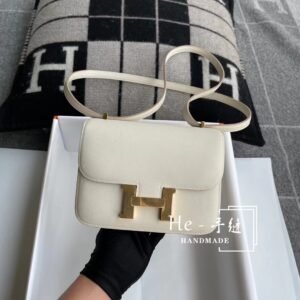 Buckle Flap Bag 18cm – Swift, Craie, Gold Hardware
