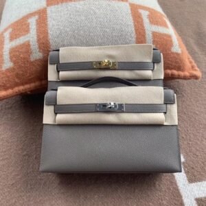 Turnlock Pochette 22cm – Epsom, Etain, Silver Hardware