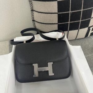 Buckle Flap Bag 24cm – Epsom, Noir, Silver Hardware