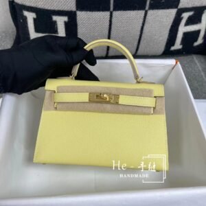 Mini Turnlock Flap Bag 19cm – Epsom, Jaune Poussin, Gold Hardware