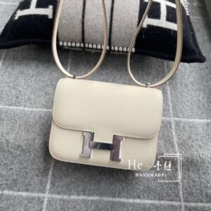 Buckle Flap Bag 19cm – Epsom, Craie, Silver Hardware (AG-18367)