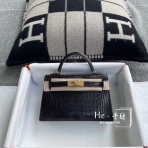 Mini Turnlock Flap Bag 19cm – Matte Alligator, Black, Gold Hardware