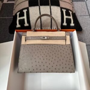 Turnlock Flap Bag 28cm – Ostrich, Gris Asphalt, Silver Hardware