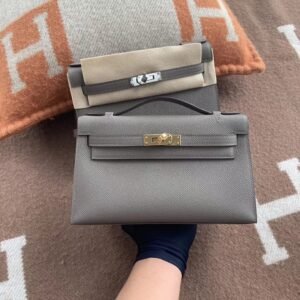 Turnlock Pochette 22cm – Epsom, Etain, Gold Hardware