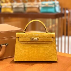 Mini Turnlock Flap Bag 19cm – Shiny Alligator Crocodile, Amber Yellow, Gold Hardware (AG-04547)