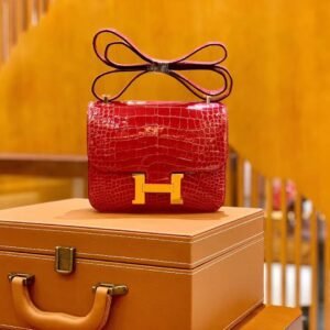 Buckle Flap Bag 18cm – Shiny Alligator Crocodile, Bright Red, Gold Hardware
