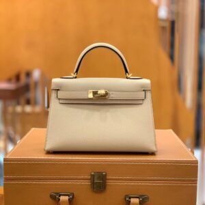Mini Turnlock Flap Bag 19cm – Epsom, Gris T, Gold Hardware