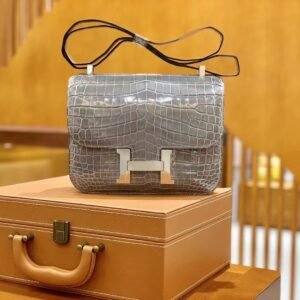 Buckle Flap Bag 24cm – Shiny Niloticus Crocodile, Light Grey, Silver Hardware