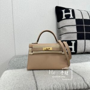 Mini Turnlock Flap Bag 19cm – Epsom, Chai, Gold Hardware