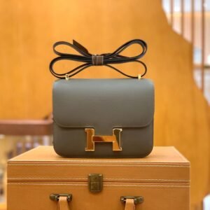 Buckle Flap Bag 18cm – Epsom, Etain, Gold Hardware (AG-06318)