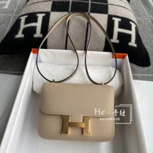 Buckle Flap Bag 18cm – Epsom, Gris Trench, Gold Hardware
