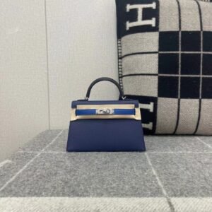 Mini Turnlock Flap Bag 19cm – Epsom, Bleu Saphir / Bleu France / Noir, Silver Hardware