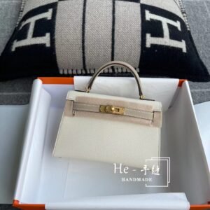 Mini Turnlock Flap Bag 19cm – Epsom, Nata / Gris Trench, Brushed Gold Hardware