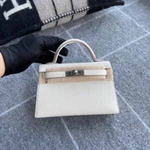 Mini Turnlock Flap Bag 19cm – Chevre, Craie, Silver Hardware