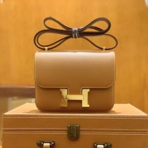 Buckle Flap Bag 19cm – Epsom, Gold Hardware (AG-15458)