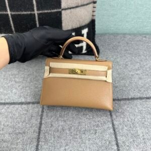 Mini Turnlock Flap Bag 19cm – Chevre, Quebracho, Gold Hardware