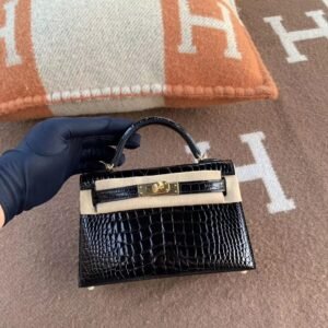 Mini Turnlock Flap Bag 19cm – Shiny Alligator, Noir, Gold Hardware (AG-00912)