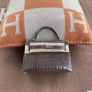 Mini Turnlock Flap Bag 19cm – Shiny Alligator, Etoupe, Silver Hardware