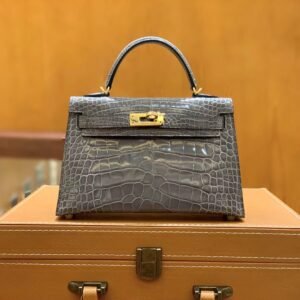 Mini Turnlock Flap Bag 19cm – Alligator, Paris Grey Gris Paris