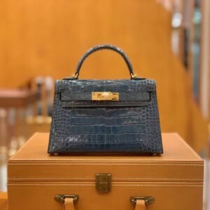 Mini Turnlock Flap Bag 19cm – Shiny Alligator Crocodile, Dark Blue, Gold Hardware