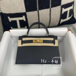Mini Turnlock Flap Bag 19cm – Epsom, Black, Gold Hardware
