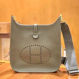 Perforated Crossbody 29cm – Togo, Gris Elephant