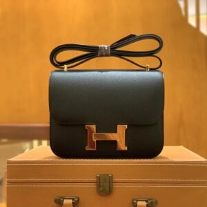 Buckle Flap Bag 19cm – Epsom, Noir, Gold Hardware