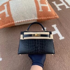 Mini Turnlock Flap Bag 19cm – Matte Alligator, Noir, Gold Hardware (AG-00923)