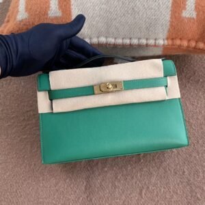 Turnlock Pochette 22cm – Swift, Vert Vertigo, Gold Hardware