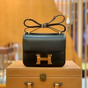 Buckle Flap Bag 18cm – Box, Classic Black, Gold Hardware