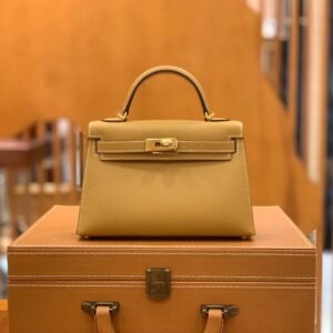 Mini Turnlock Flap Bag 19cm – Epsom, Sesame Color, Gold Hardware