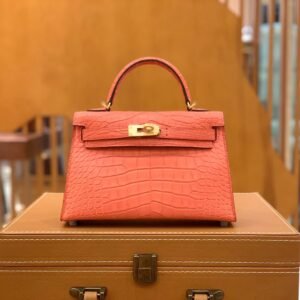 Mini Turnlock Flap Bag 19cm – Matte Alligator Crocodile, Texas Pink