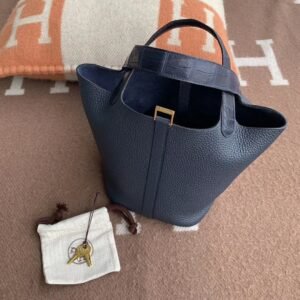 Bucket Tote Exotic-Trim 18cm – Clemence Leather / Matte Crocodile, Blue Nuit, Gold Hardware